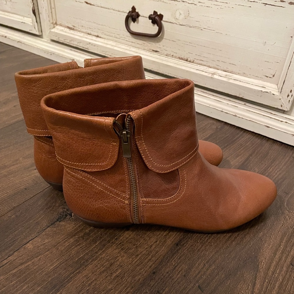 Size 9 Chinese Laundry booties